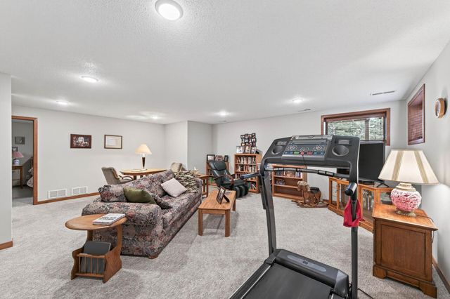 2021 Goodview Avenue N, Oakdale, MN 55128