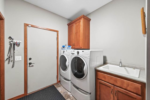 2021 Goodview Avenue N, Oakdale, MN 55128