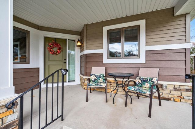 2021 Goodview Avenue N, Oakdale, MN 55128