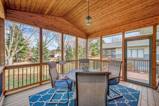 2021 Goodview Avenue N, Oakdale, MN 55128