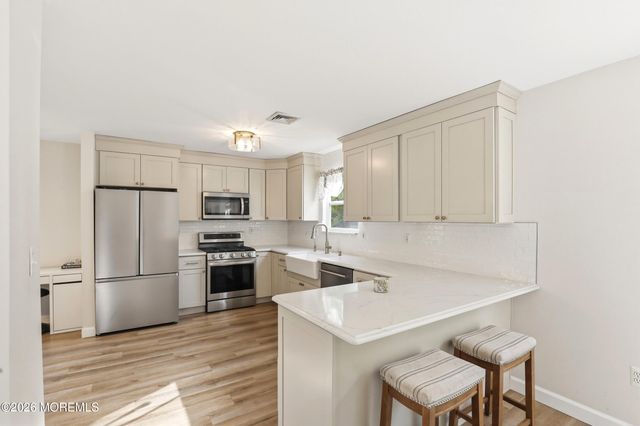 11 Country Road, Jackson, NJ 08527