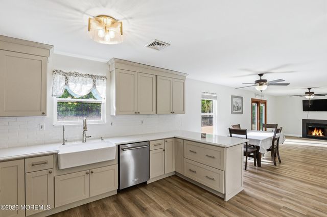 11 Country Road, Jackson, NJ 08527