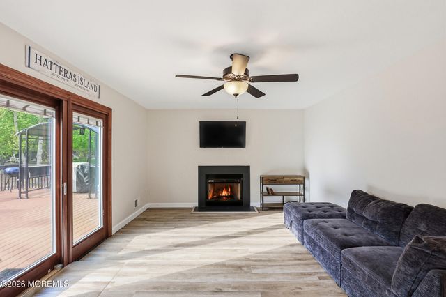 11 Country Road, Jackson, NJ 08527