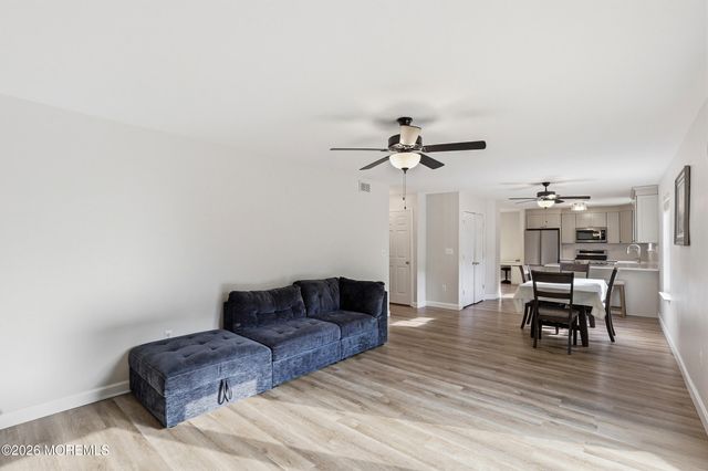 11 Country Road, Jackson, NJ 08527