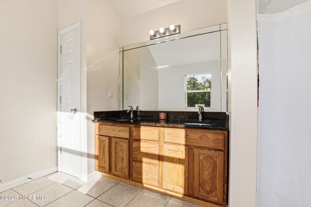11 Country Road, Jackson, NJ 08527