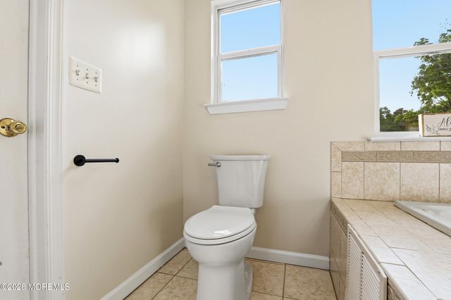 11 Country Road, Jackson, NJ 08527