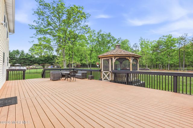11 Country Road, Jackson, NJ 08527