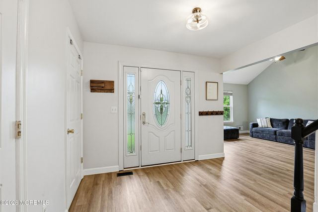 11 Country Road, Jackson, NJ 08527