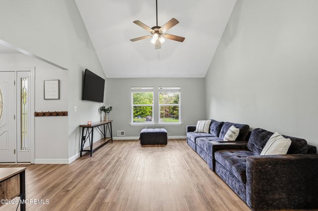 11 Country Road, Jackson, NJ 08527