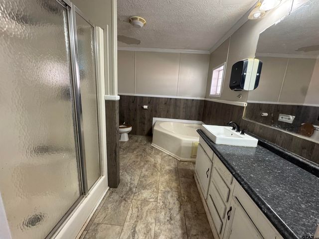 12463 Plum Dr., Lindale, TX 75771