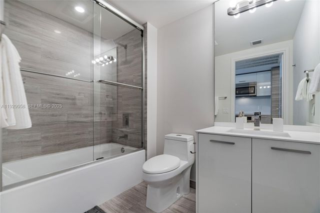 1300 Brickell Bay Dr 1912, Miami, FL 33131