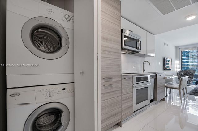 1300 Brickell Bay Dr 1912, Miami, FL 33131