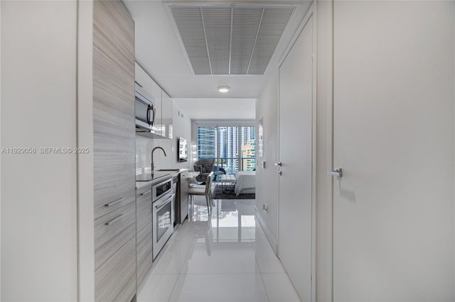 1300 Brickell Bay Dr 1912, Miami, FL 33131