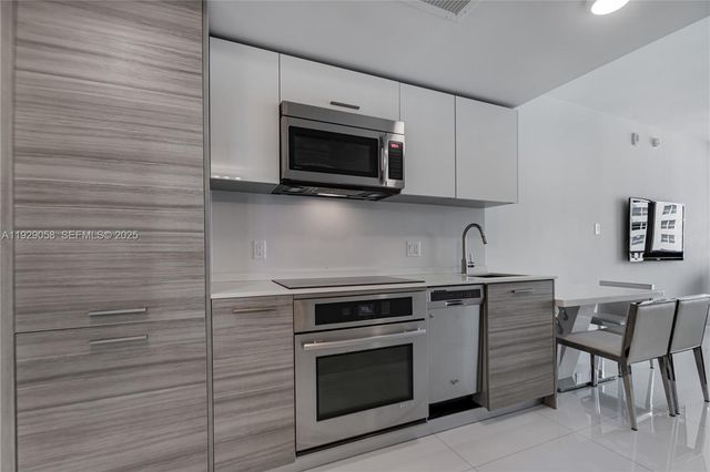 1300 Brickell Bay Dr 1912, Miami, FL 33131