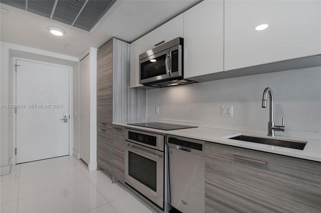 1300 Brickell Bay Dr 1912, Miami, FL 33131