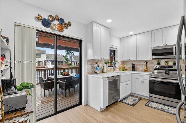 802 Landings Blvd, Green Acres, FL 33413