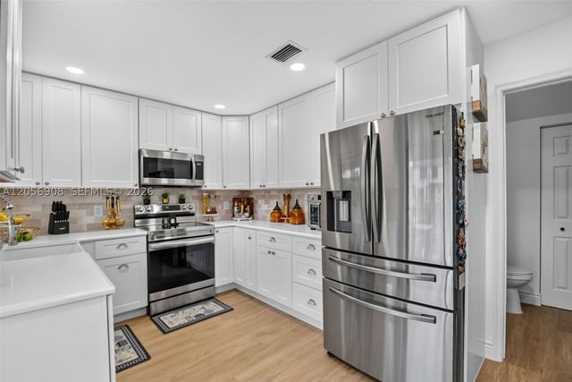 802 Landings Blvd, Green Acres, FL 33413
