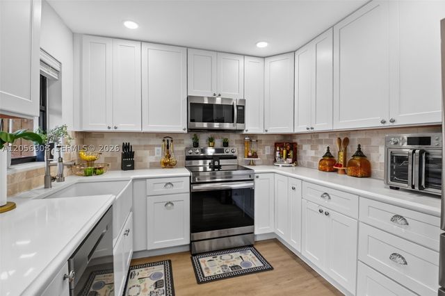 802 Landings Blvd, Green Acres, FL 33413
