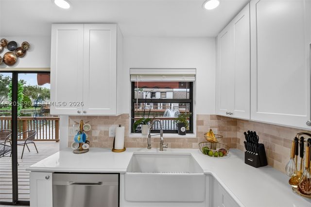 802 Landings Blvd, Green Acres, FL 33413