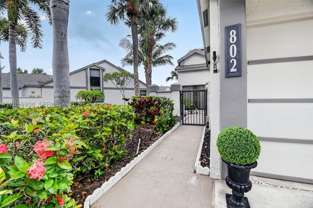 802 Landings Blvd, Green Acres, FL 33413