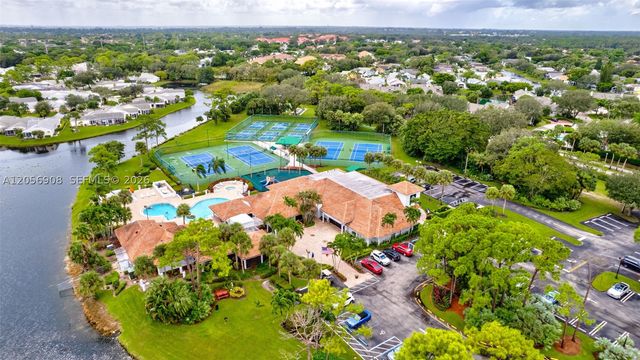 802 Landings Blvd, Green Acres, FL 33413