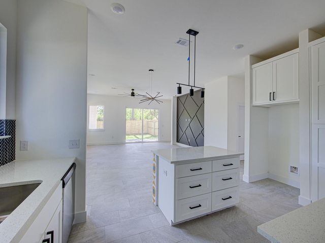 2005 Uphill LN A, Austin, TX 78741
