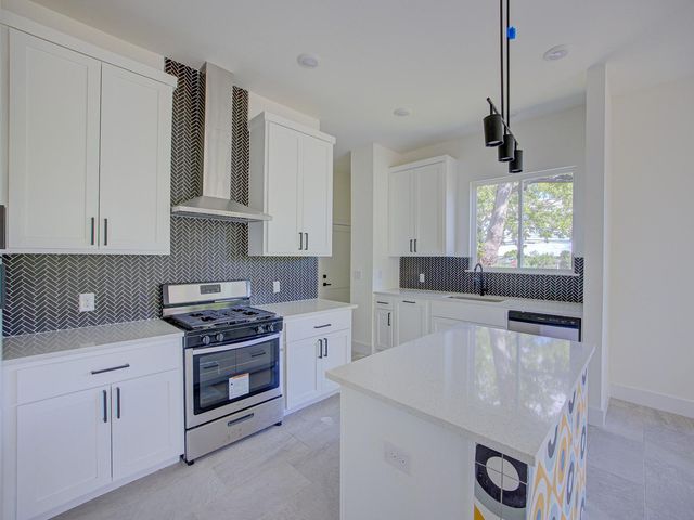 2005 Uphill LN A, Austin, TX 78741