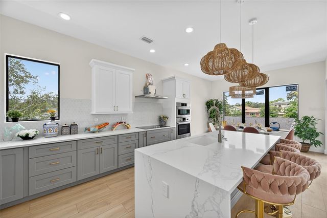 1935 SHORE ACRES BOULEVARD NE, St Petersburg, FL 33703