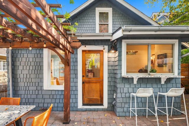 3257 30th Ave SW, Seattle, WA 98126