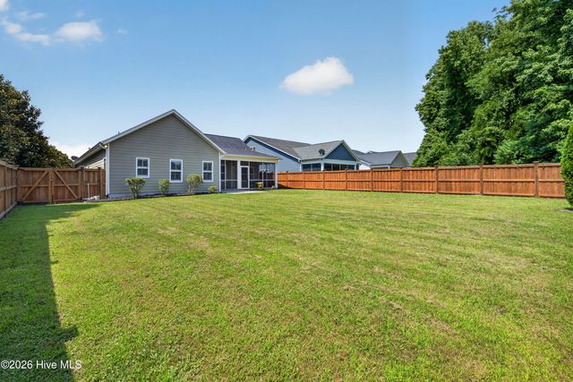 2236 Lakeside Circle, Wilmington, NC 28401
