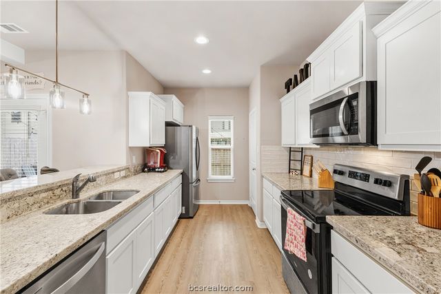 506 Momma Bear Drive, College Station, TX 77845