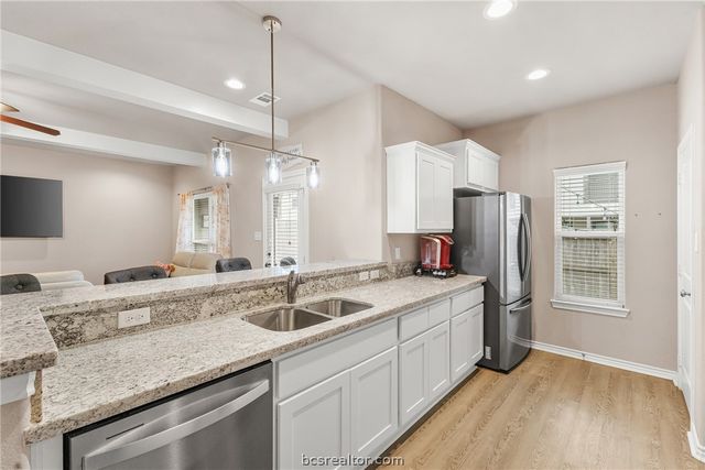 506 Momma Bear Drive, College Station, TX 77845