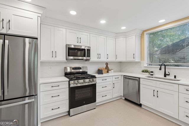805 Holmes Street NW, Atlanta, GA 30318