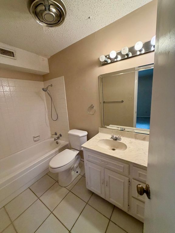 Image 10 of property listing at 2562 Sunset Drive, San Angelo, TX 76904