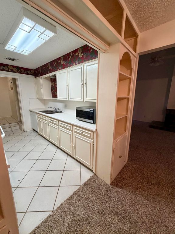 Image 6 of property listing at 2562 Sunset Drive, San Angelo, TX 76904
