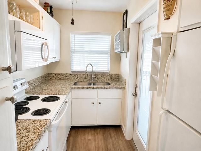 111 Shore Court 302, North Palm Beach, FL 33408