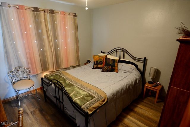 525 W Omar Street, Struthers, OH 44471