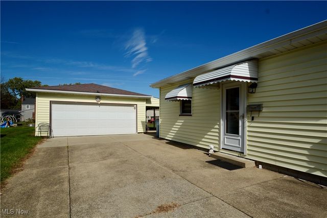 525 W Omar Street, Struthers, OH 44471