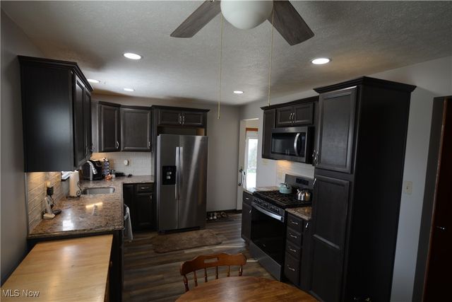 525 W Omar Street, Struthers, OH 44471