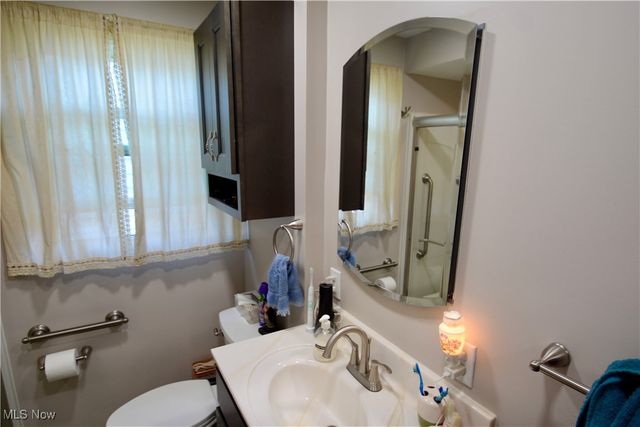 525 W Omar Street, Struthers, OH 44471