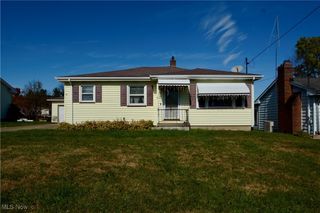 525 W Omar Street, Struthers, OH 44471