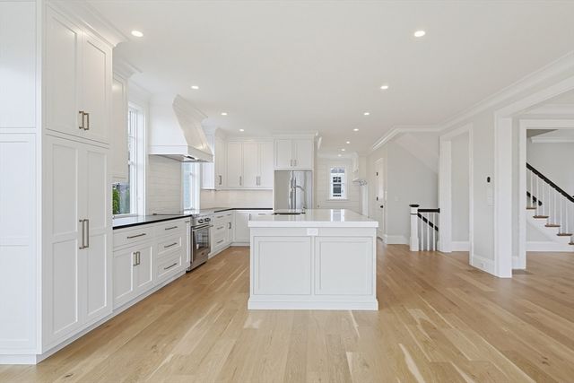 15 Ingleside Dr, Falmouth, MA 02536