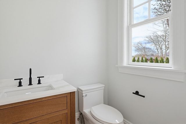 15 Ingleside Dr, Falmouth, MA 02536