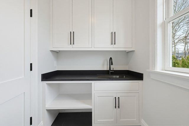 15 Ingleside Dr, Falmouth, MA 02536