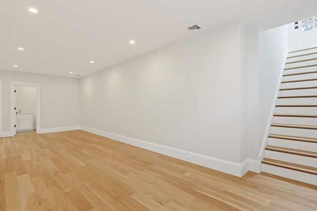 15 Ingleside Dr, Falmouth, MA 02536