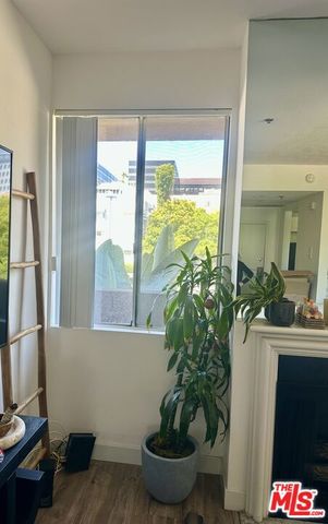 8614 Burton Way 104, Los Angeles, CA 90048