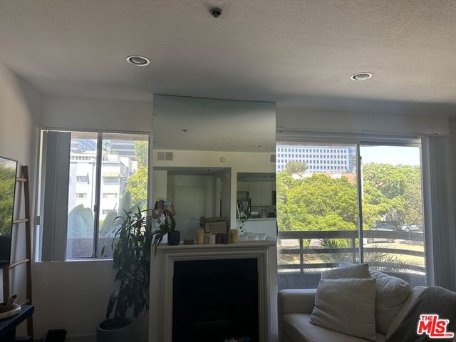 8614 Burton Way 104, Los Angeles, CA 90048