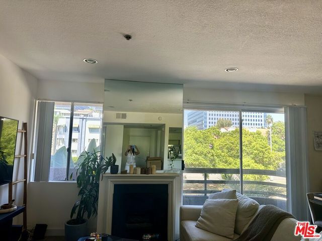 8614 Burton Way 104, Los Angeles, CA 90048