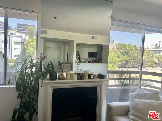 8614 Burton Way 104, Los Angeles, CA 90048