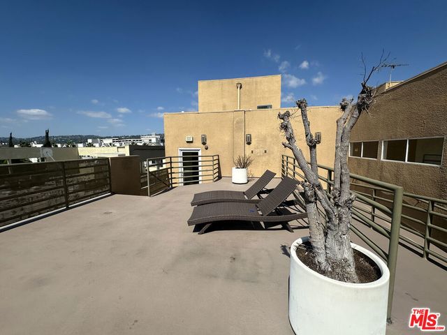 8614 Burton Way 104, Los Angeles, CA 90048